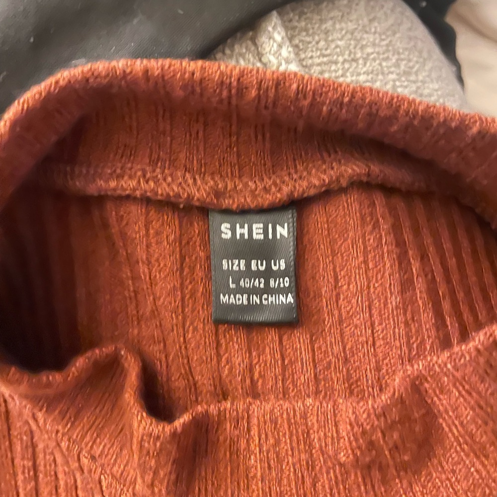 SHEIN Rust Ribbed Crop Top - Picture 3 of 3